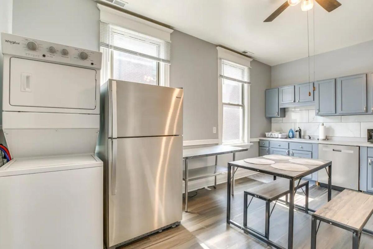 2br 1bonus2bath Duplexofficesleeps6freeparking Apartment