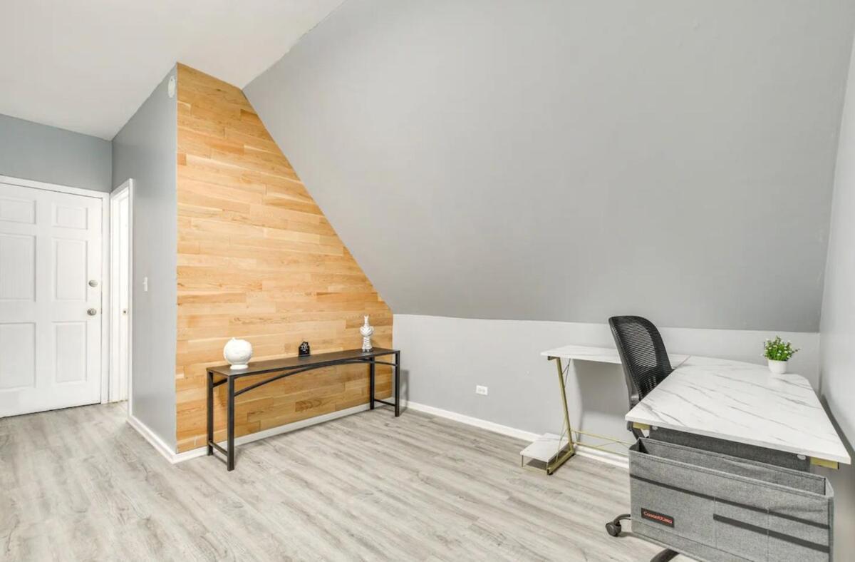 2br 1bonus2bath Duplexofficesleeps6freeparking Chicago
