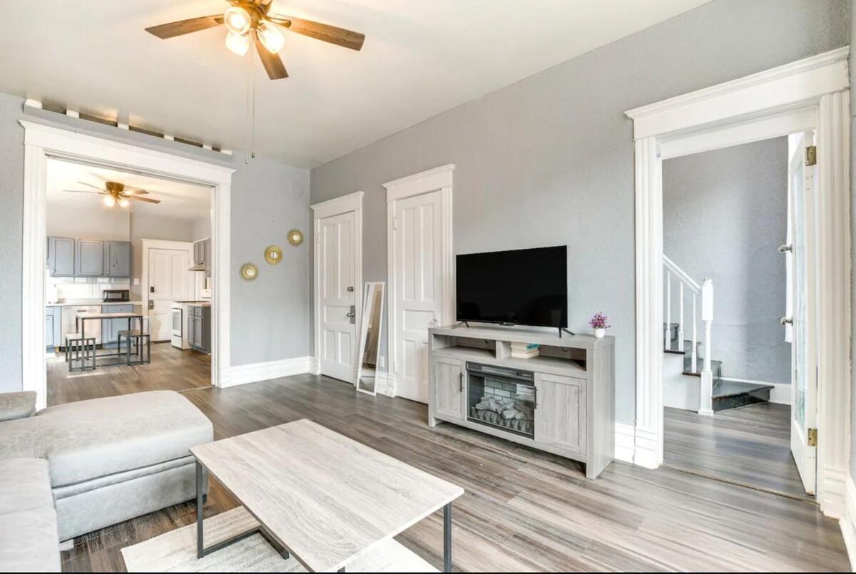 2br 1bonus2bath Duplexofficesleeps6freeparking * Chicago