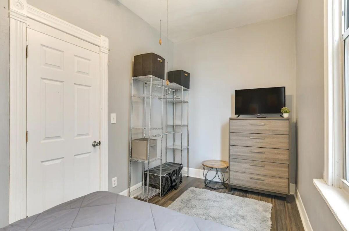 2br 1bonus2bath Duplexofficesleeps6freeparking Apartment *