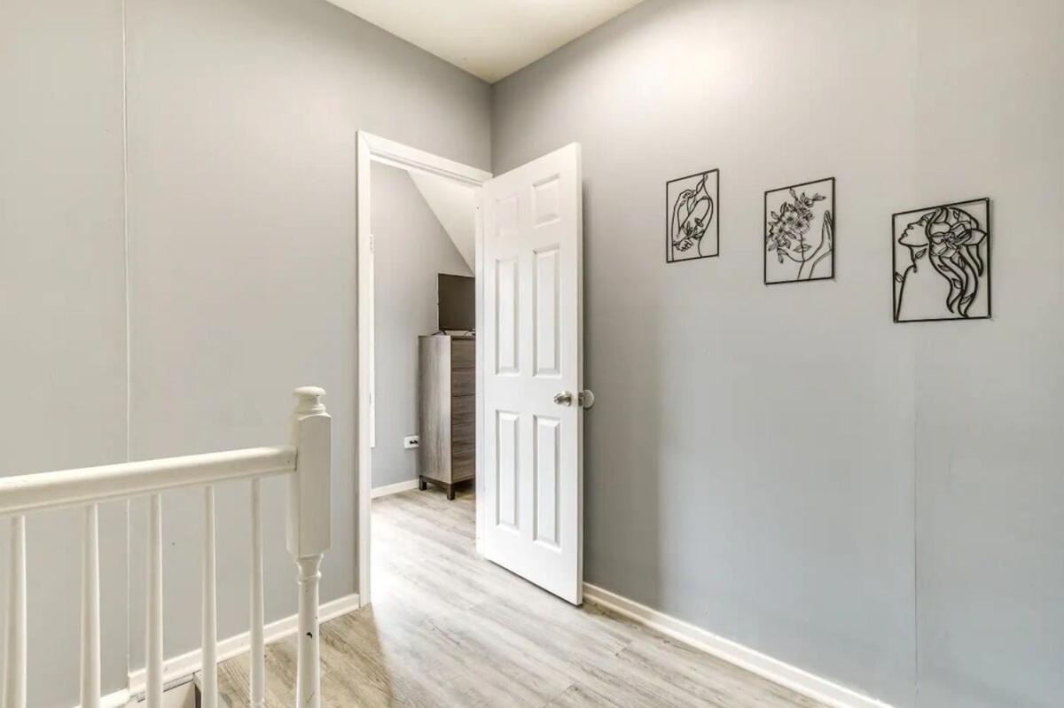 Apartment 2br 1bonus2bath Duplexofficesleeps6freeparking *