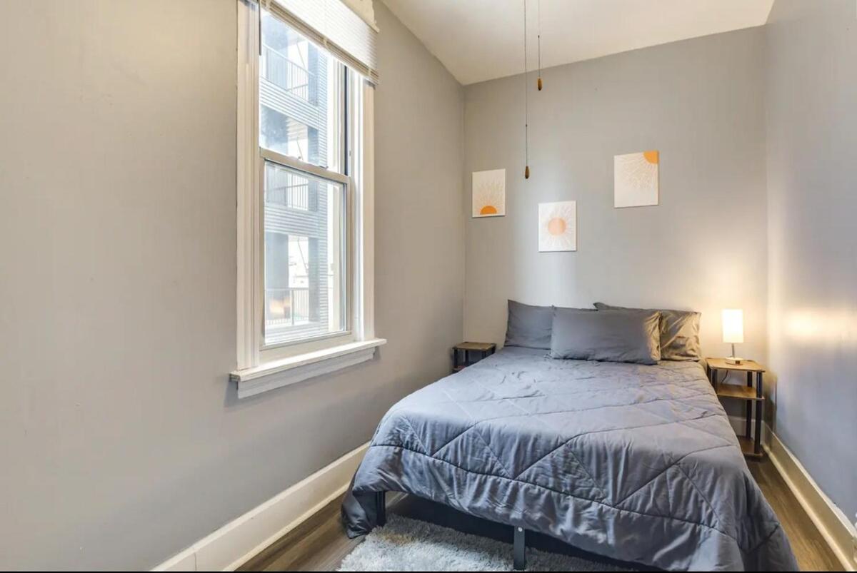 2br 1bonus2bath Duplexofficesleeps6freeparking Apartment Chicago