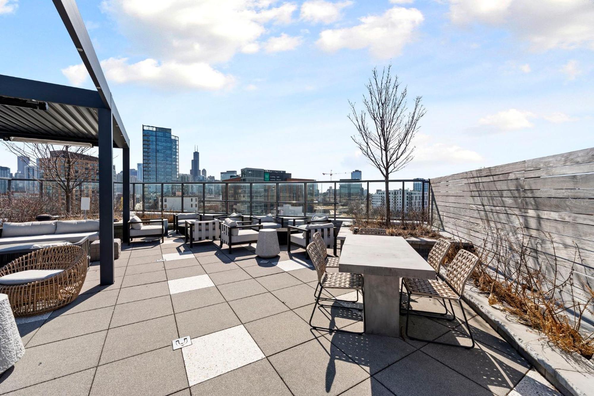 Luxury 2bd-2ba View-gym-rooftop Apartment