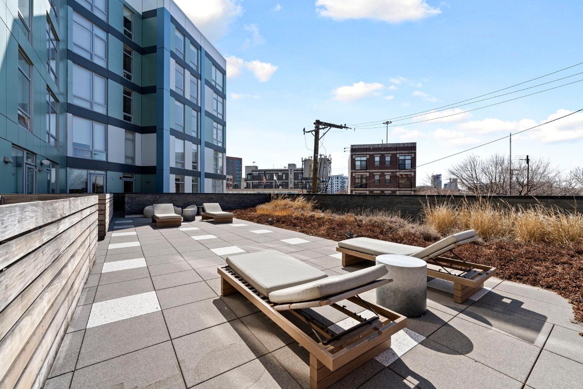 Luxury 2bd-2ba View-gym-rooftop