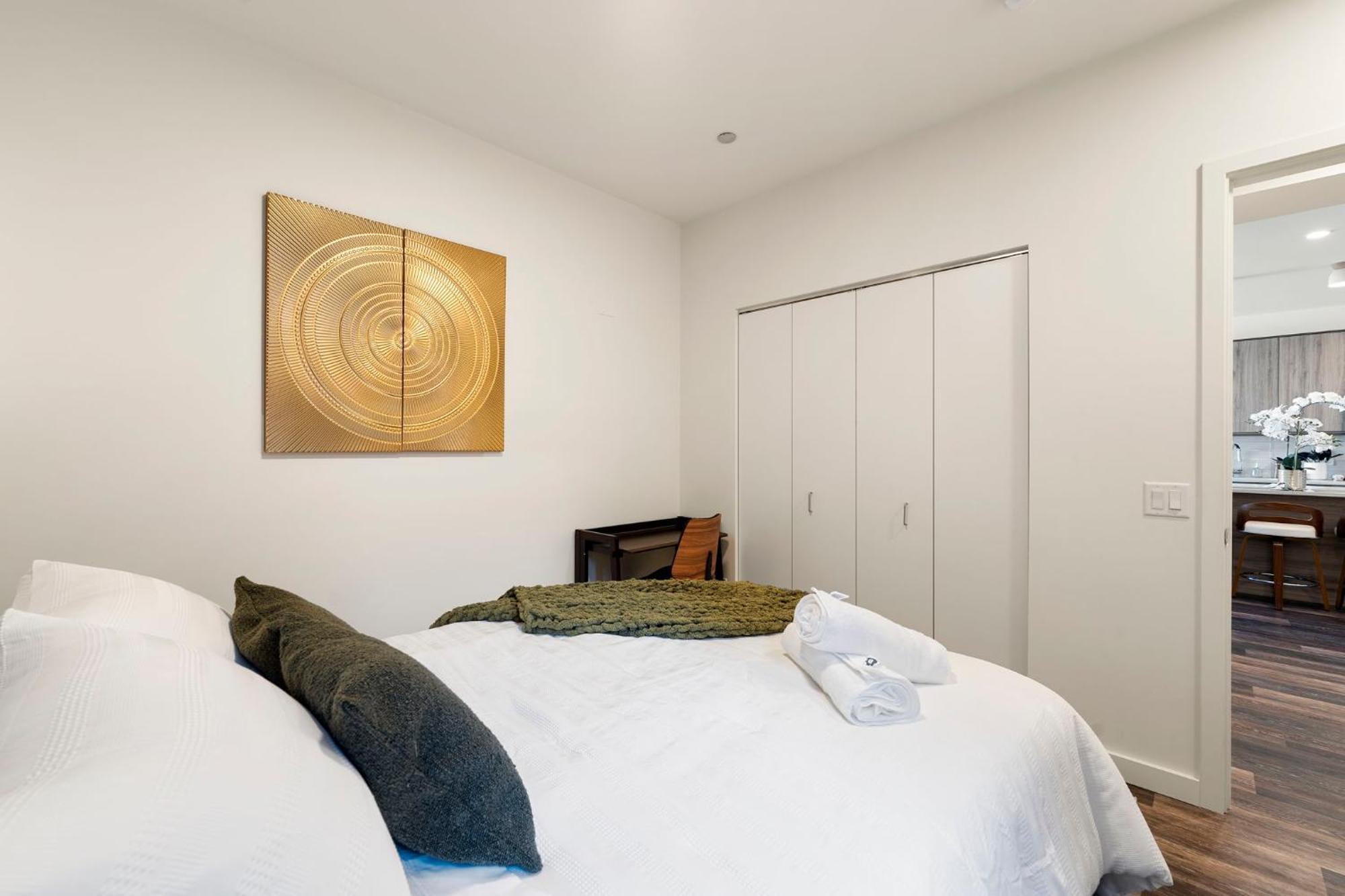 Luxury 2bd-2ba View-gym-rooftop *