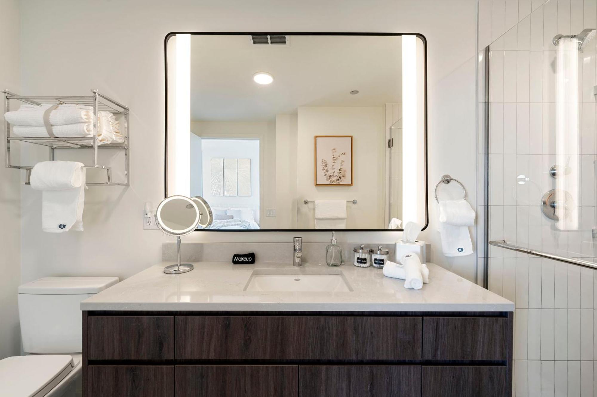 Luxury 2bd-2ba View-gym-rooftop Apartment Chicago
