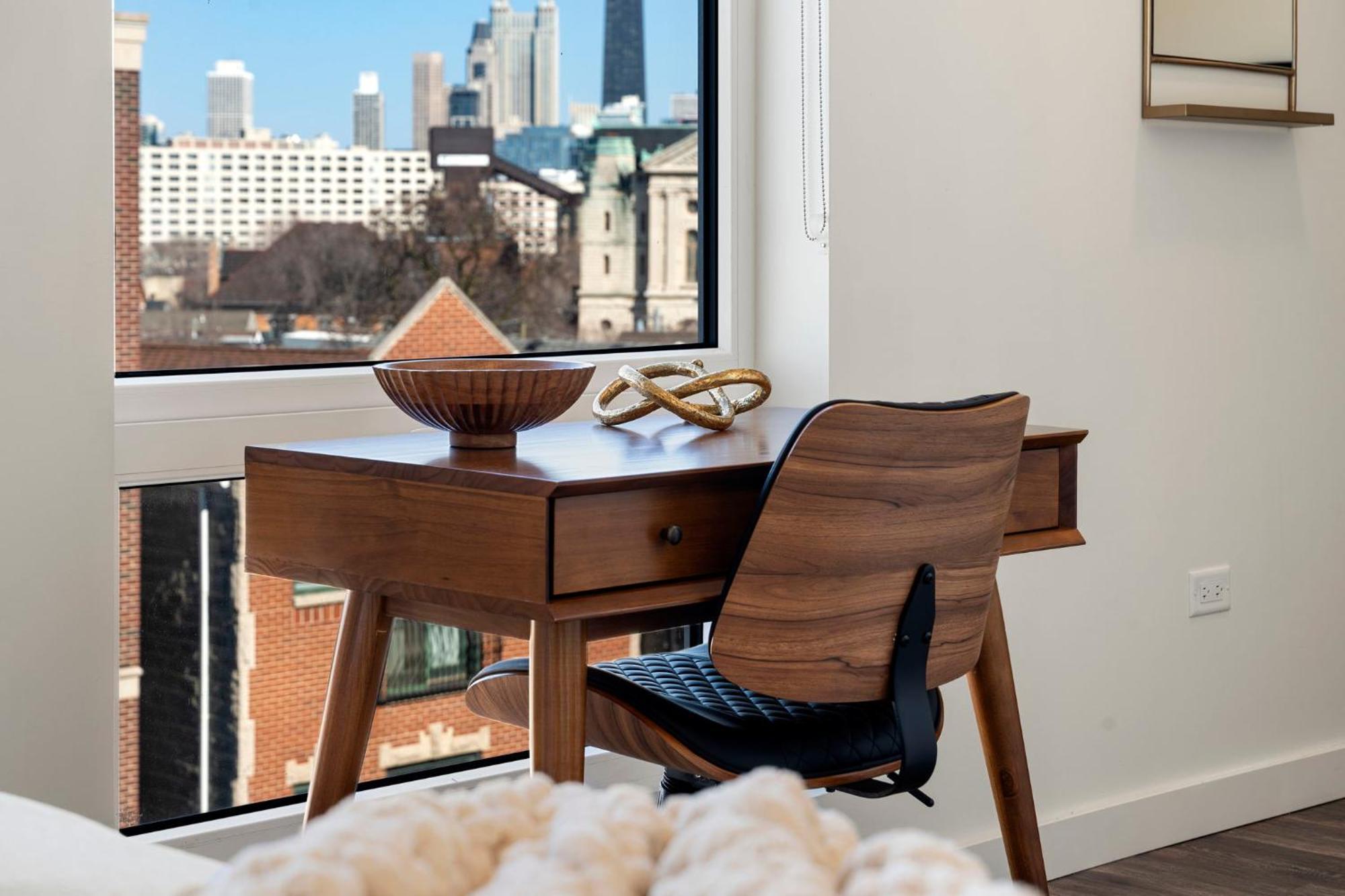 Luxury 2bd-2ba View-gym-rooftop Apartment Chicago