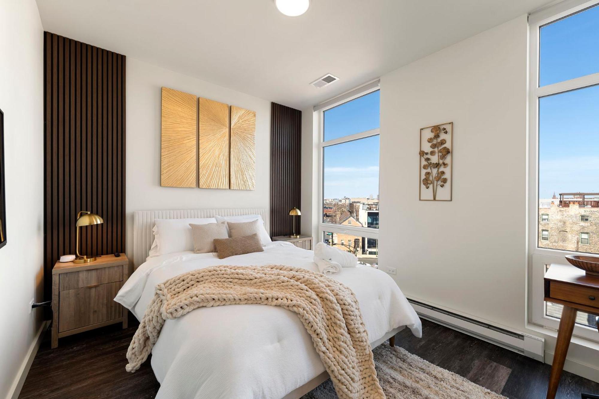 Luxury 2bd-2ba View-gym-rooftop Apartment *