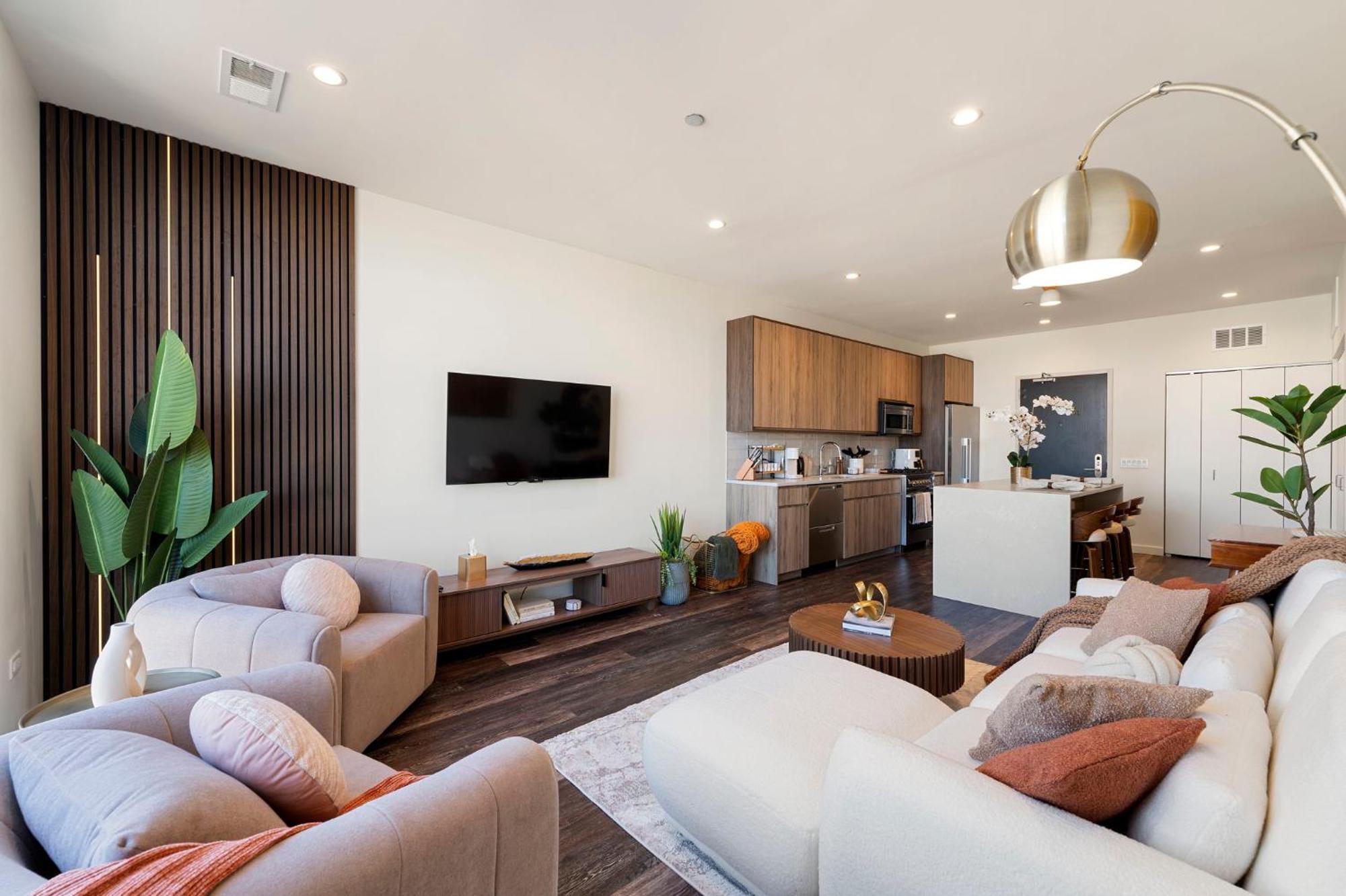 Luxury 2bd-2ba View-gym-rooftop *
