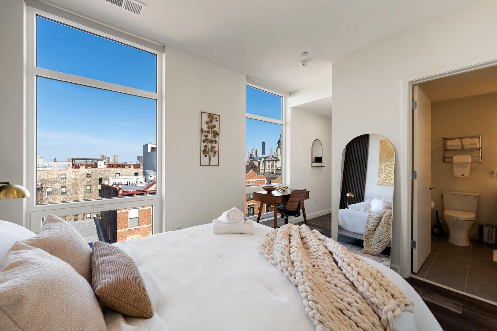 Apartment Luxury 2bd-2ba View-gym-rooftop *