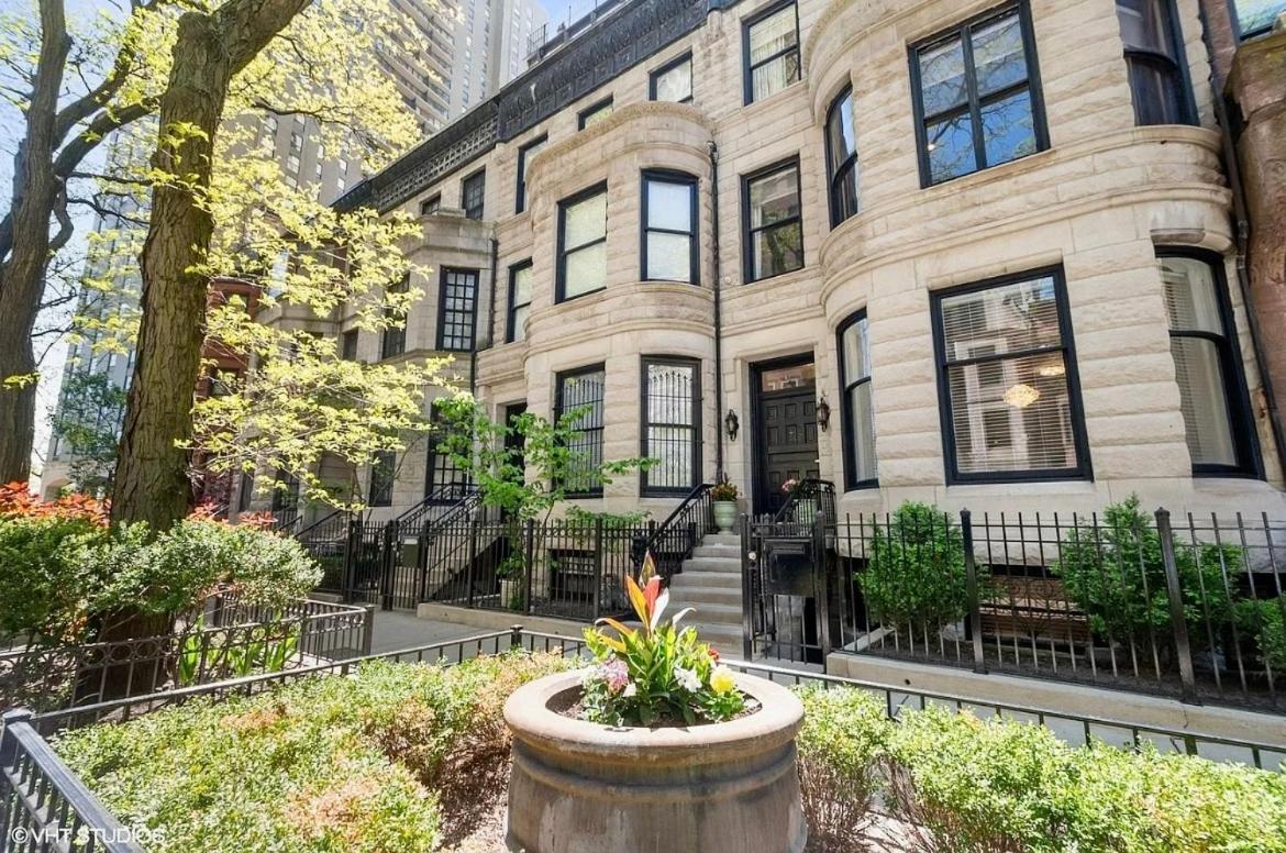 Spectacular Gilded Age 6 Bedroom Gold Coast Mansion With Deck Holiday home