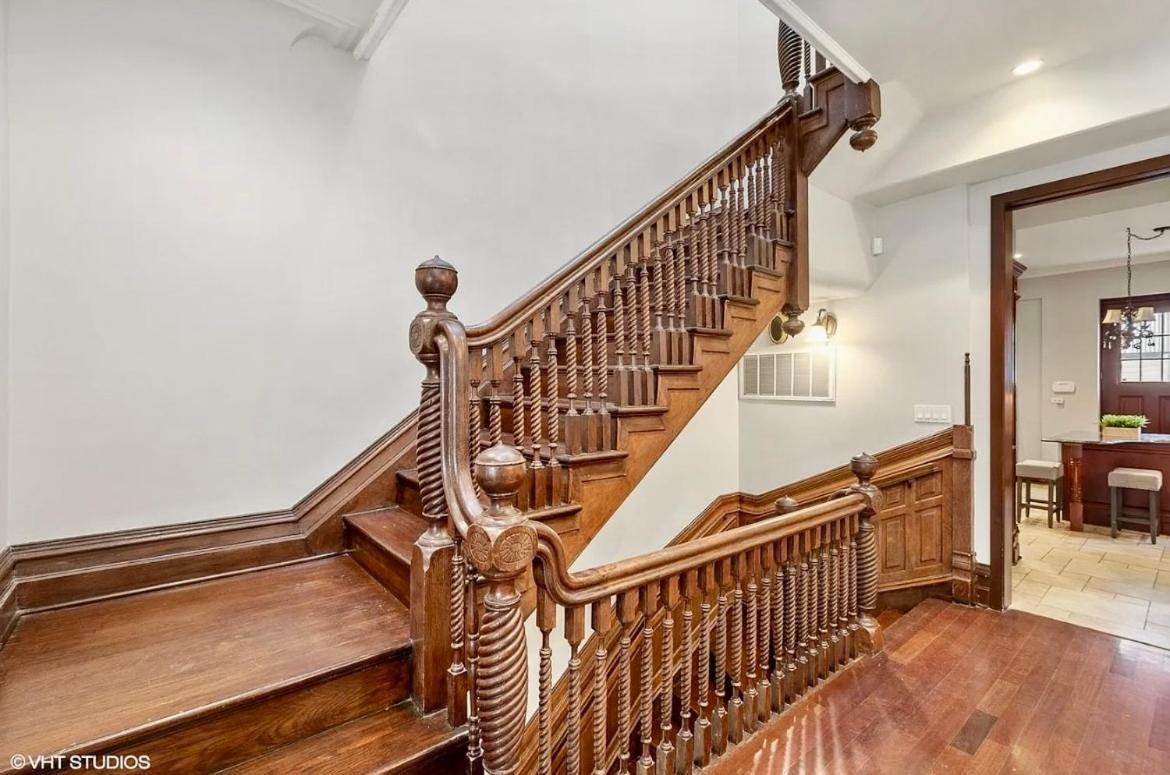 Holiday home Spectacular Gilded Age 6 Bedroom Gold Coast Mansion With Deck