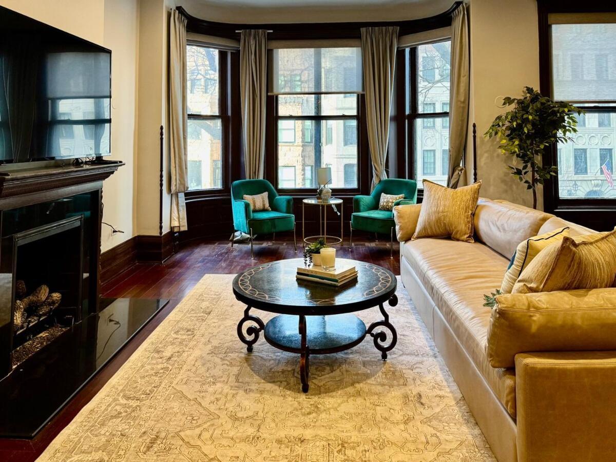 Holiday home Spectacular Gilded Age 6 Bedroom Gold Coast Mansion With Deck *