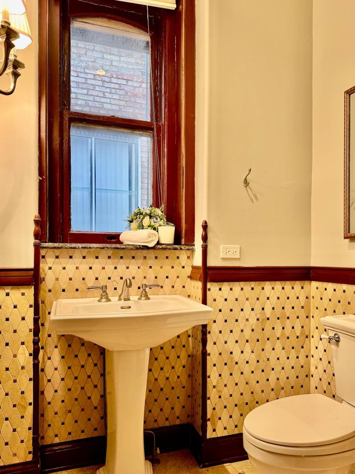 Holiday home Spectacular Gilded Age 6 Bedroom Gold Coast Mansion With Deck *