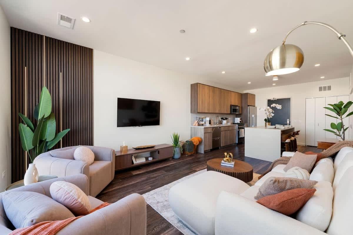Luxury 2bd-2ba View-gym-rooftop Apartment Chicago