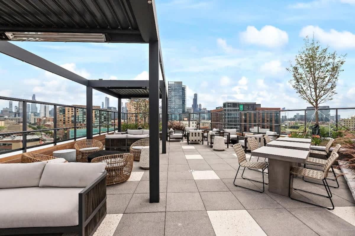 Luxury 2bd-2ba View-gym-rooftop Apartment