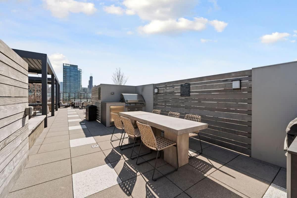Luxury 2bd-2ba View-gym-rooftop Apartment Chicago