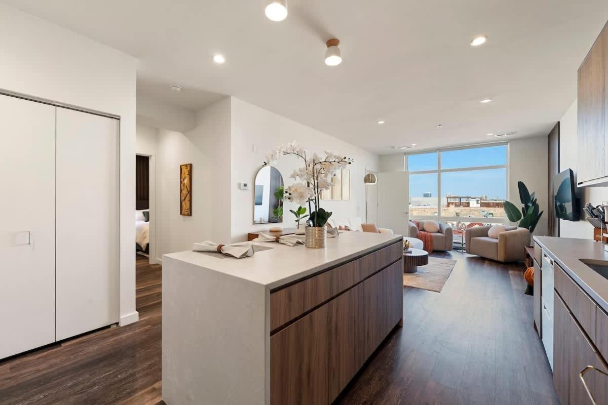 Luxury 2bd-2ba View-gym-rooftop Apartment *