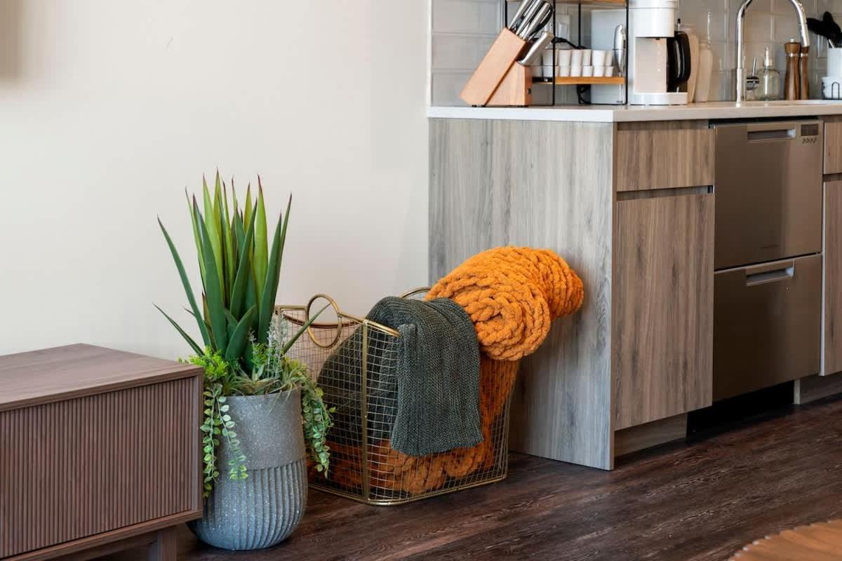 Luxury 2bd-2ba View-gym-rooftop Apartment