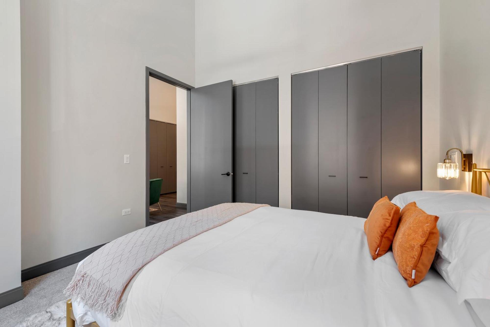 Experience Downtown At Millennium - Luxury In The Loop *