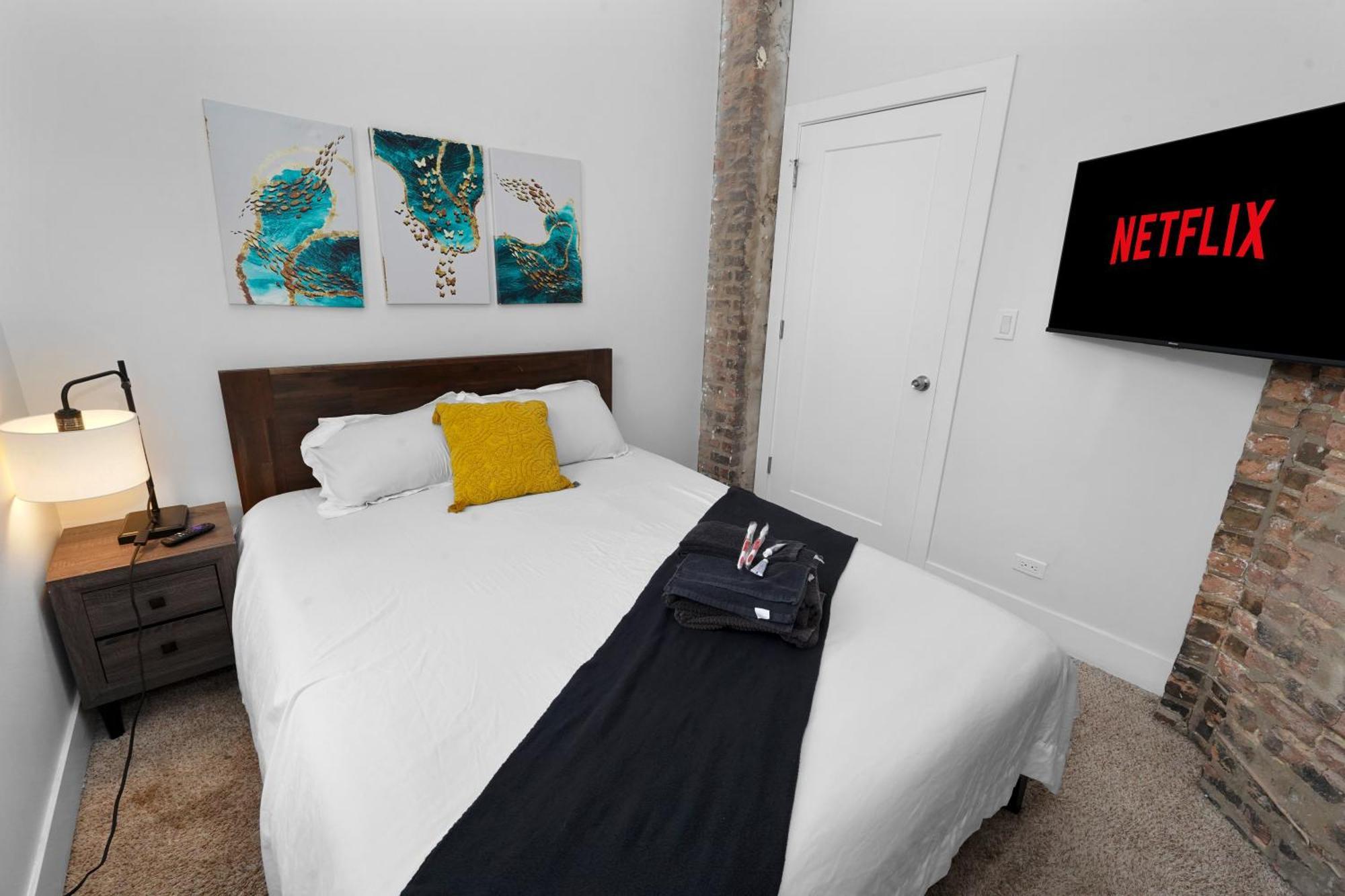 Bright 420-friendly 3br Retreat Smoke Friendly Unit Near Mccormick Place Convention And Museum Campus Apartment