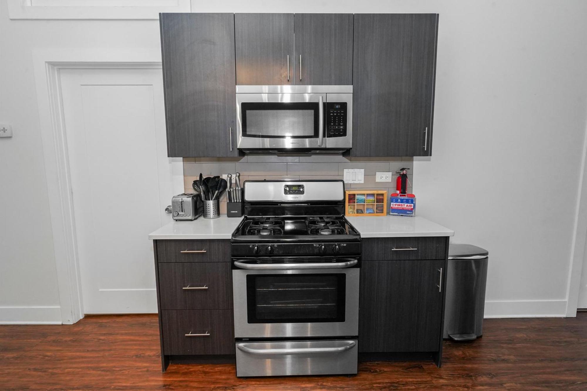 Bright 420-friendly 3br Retreat Smoke Friendly Unit Near Mccormick Place Convention And Museum Campus * Chicago