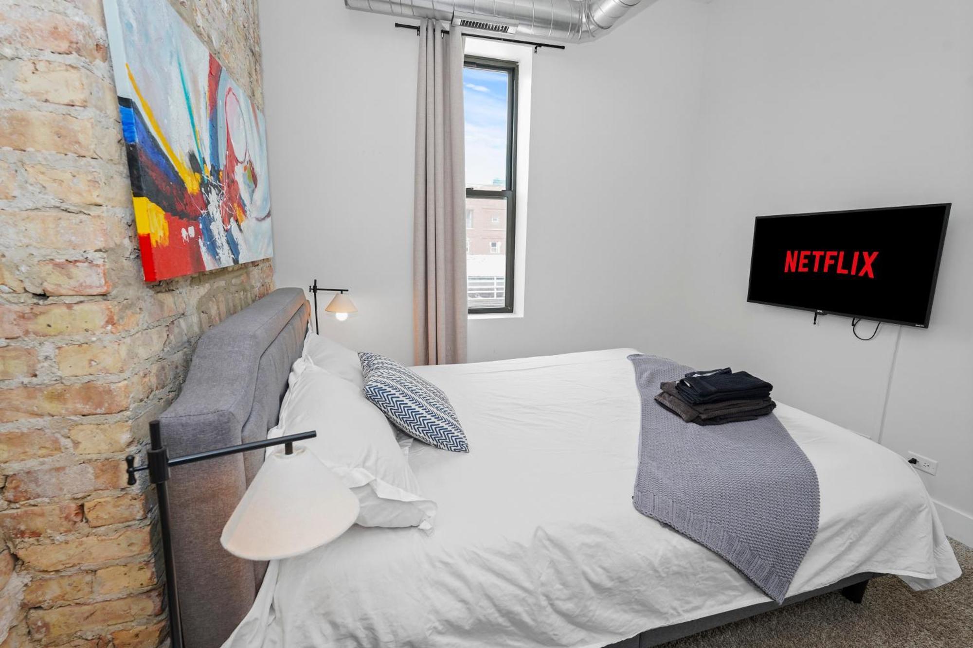 Bright 420-friendly 3br Retreat Smoke Friendly Unit Near Mccormick Place Convention And Museum Campus * Chicago