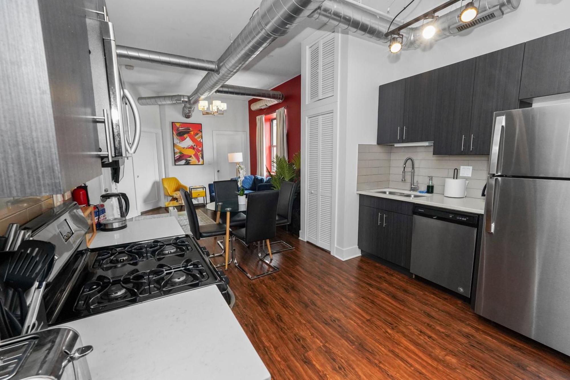 Bright 420-friendly 3br Retreat Smoke Friendly Unit Near Mccormick Place Convention And Museum Campus Apartment