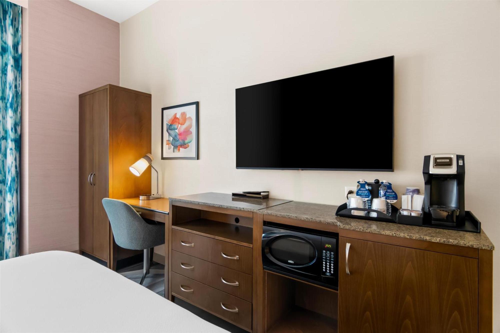 Hilton Garden Downtown Riverwalk Hotel Chicago