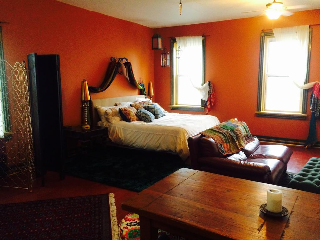 Homestay Pilsen Roadhouse Chicago
