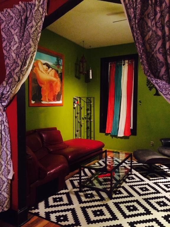 Homestay Pilsen Roadhouse Chicago