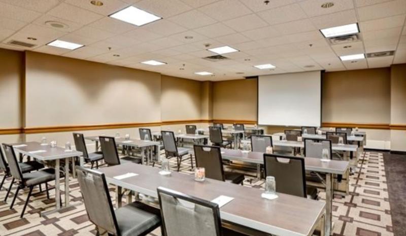 Hotel Embassy - Downtown River North 3*