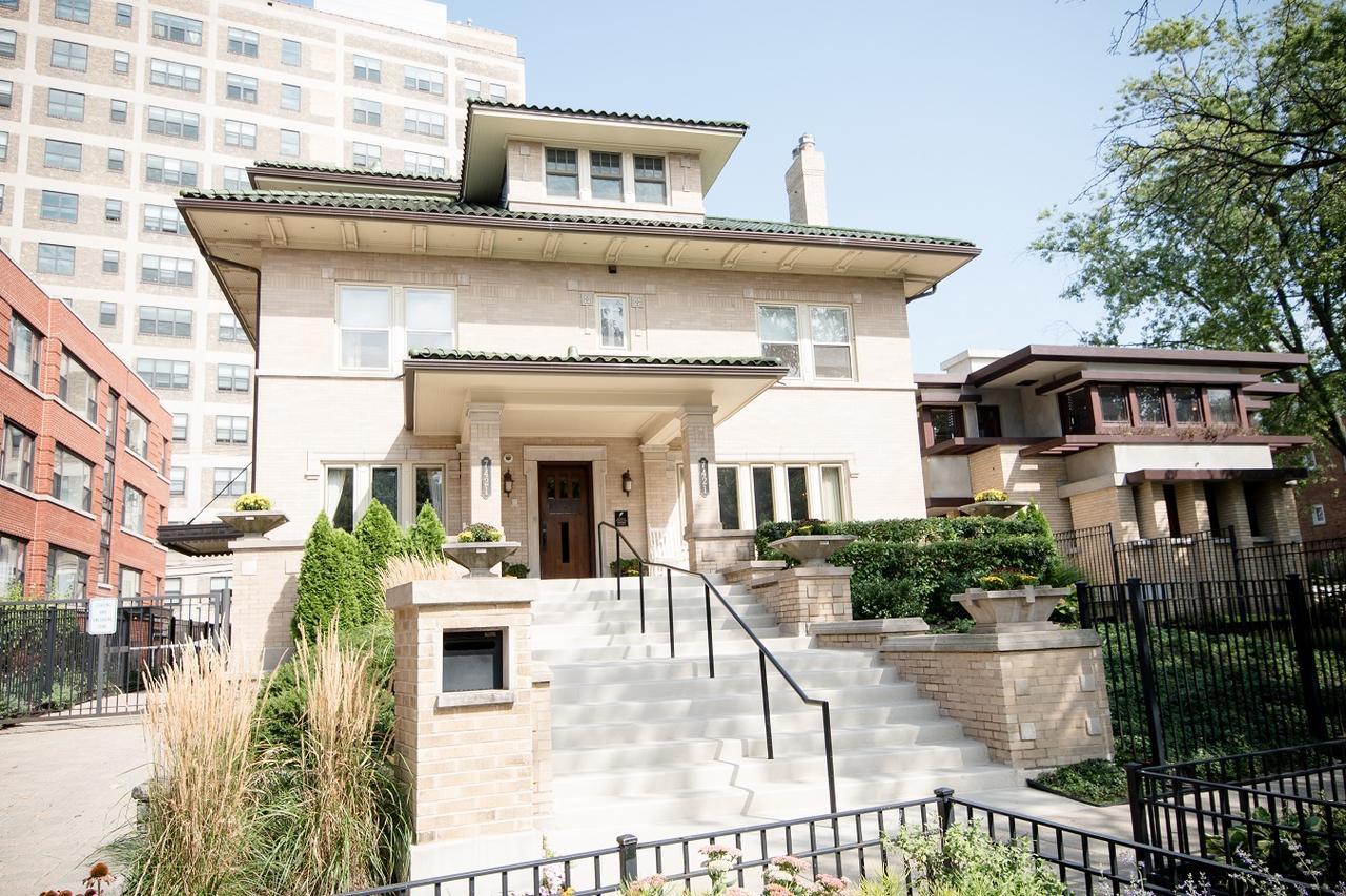 Lang House B&B - Chicago Bed & Breakfast