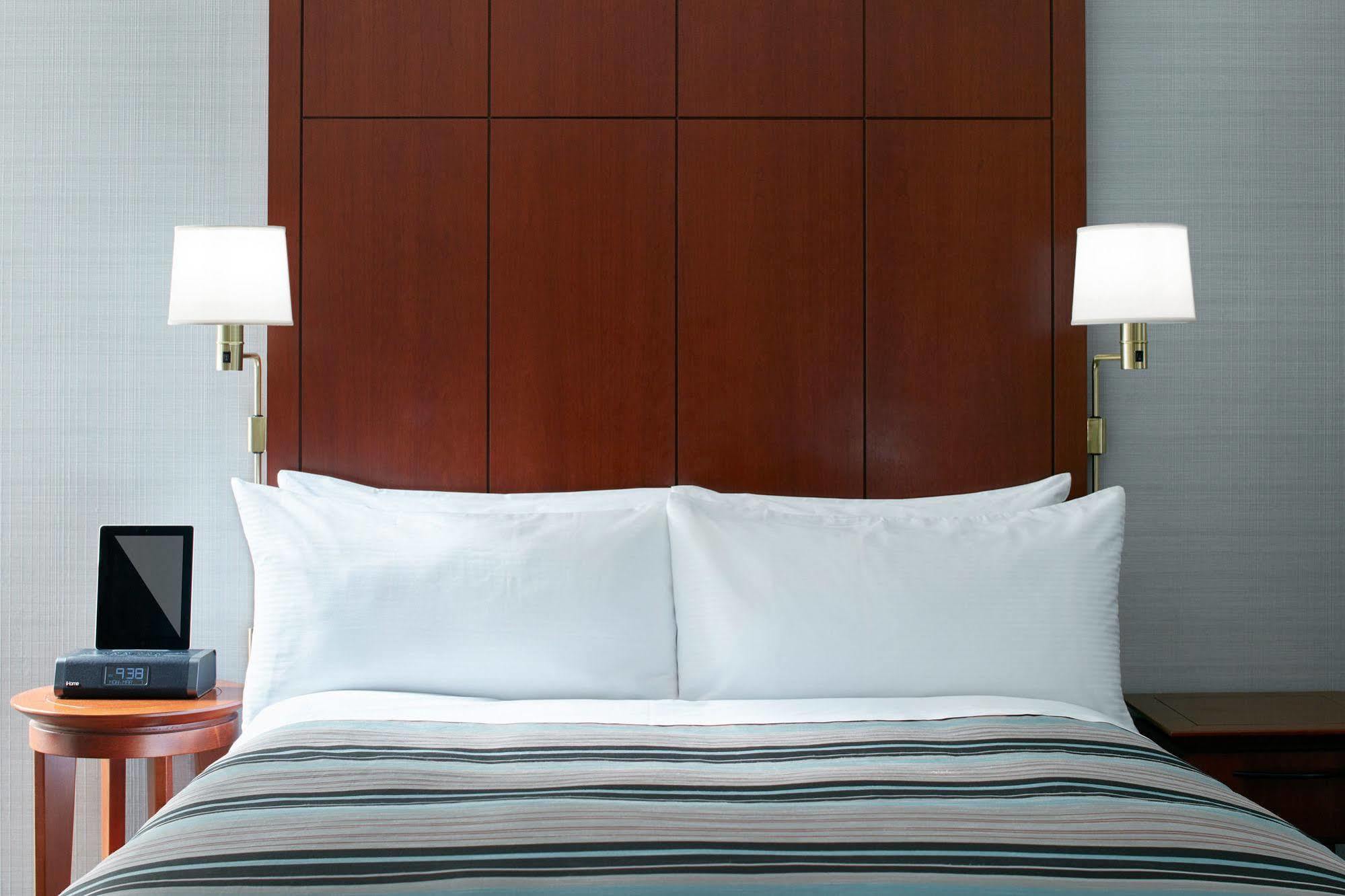 Hotel Central Loop 4*