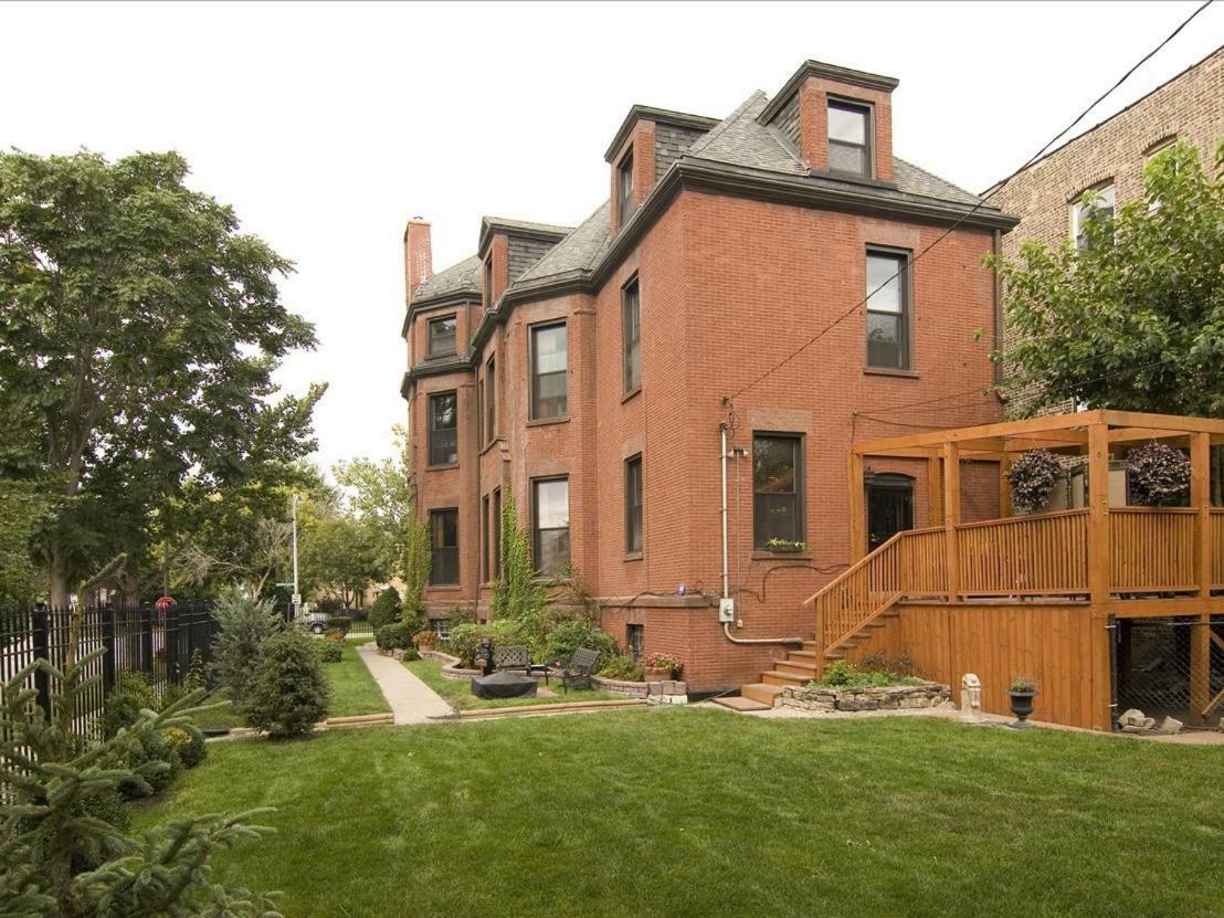 Welcome Manor Bed & Breakfast Chicago