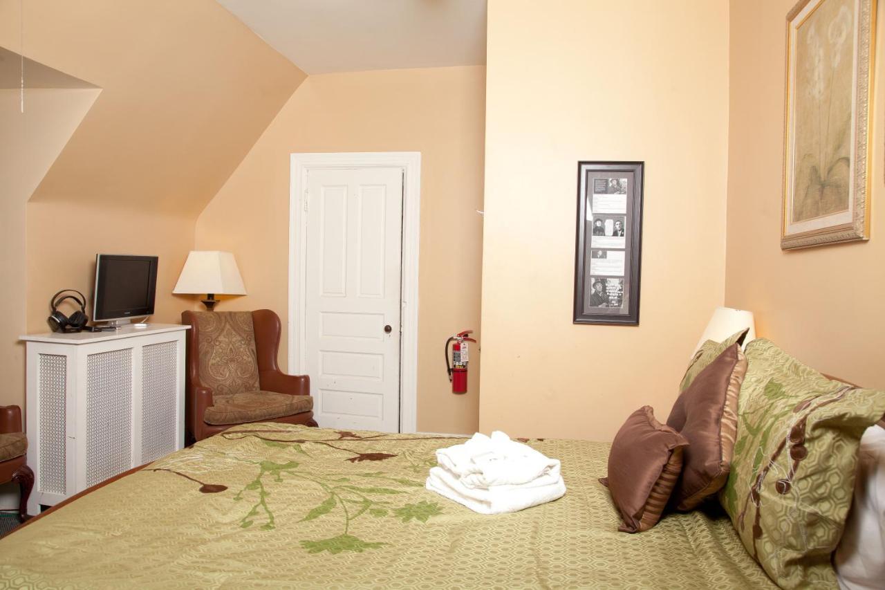 Welcome Manor Bed & Breakfast Chicago