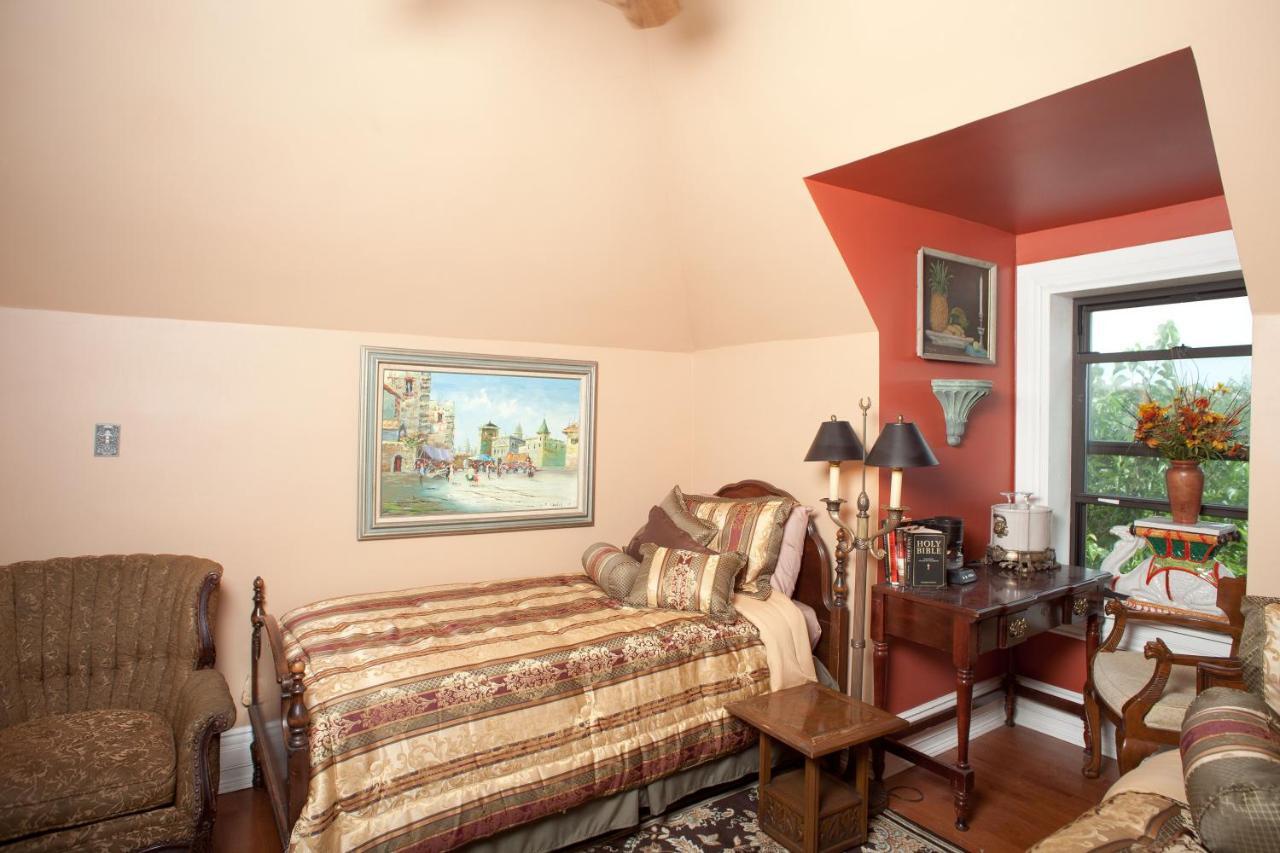 Welcome Manor Bed & Breakfast Chicago