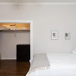Frontdesk Open Studio Apt Near Promontory Point