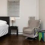 Frontdesk Open Studio Apt Near Promontory Point