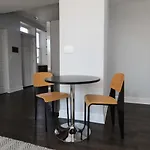 Frontdesk Updated 2 Bedroom Apt With Full Kitchen