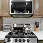 Modern & Stylish 1Br Apt In The Center Of Lakeview - Oakdale 209 Rep
