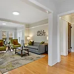 2Br Roomy Apt Near Shops, Dining And Transpo - Eastwood 3F