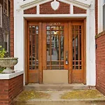 2Br Roomy Apt Near Shops, Dining And Transpo - Eastwood 3F
