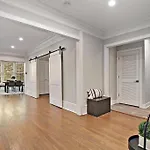 Great Location! 15 Min From Dt -Historic Hyde Park
