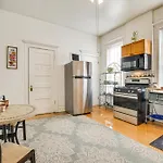 5 Mi To Dtwn Chicago Apartment In Garfield Park!