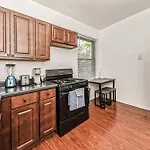 2 Bedroom Apt Near Downtown Chicago And The Lakefront