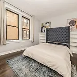 2 Bedroom Apt Near Downtown Chicago And The Lakefront