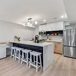 Logan Square Luxury Villa, 3 Beds, 3 Baths