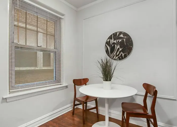 Modern And Minimalist Studio Apartment - Bstone 105 And 108 Rep