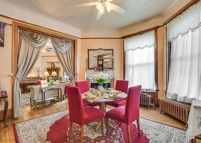 5 Mi To Dtwn Chicago Apartment In Garfield Park!
